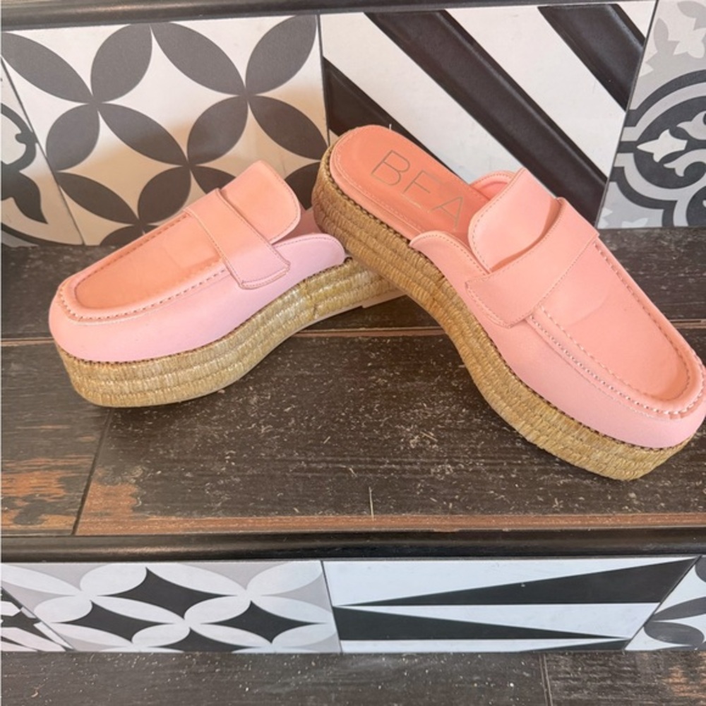 BEACH pink WREN platform slides! NWOT ( never had tags) cute comfy & cool 🩷😎🩷